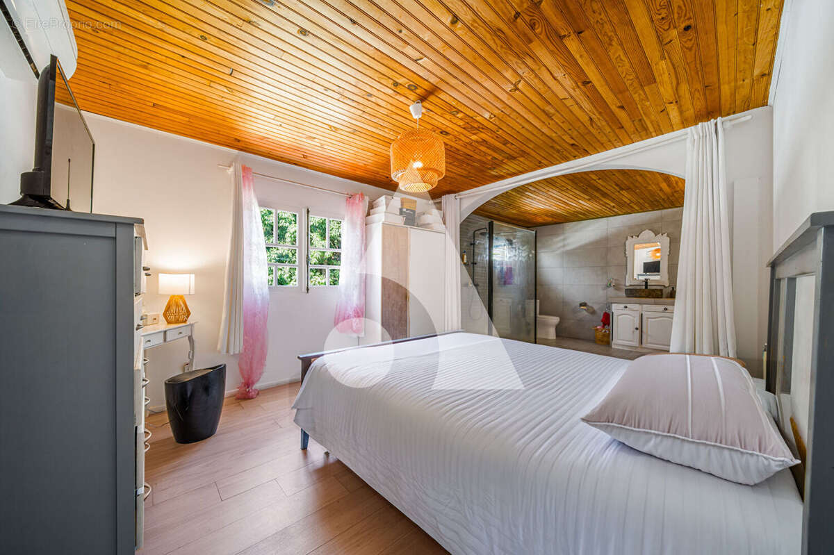 Exclusif  à la Possession la villa de tous vos projets. - photo 9