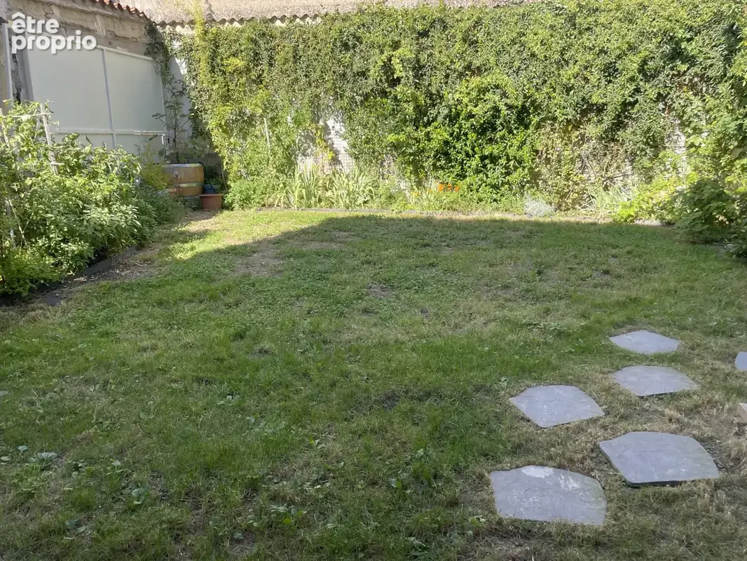 Cognac maison de caractere entierement renovee 5 chambres un bureau un jardin proche du jardin public et de la - photo 16