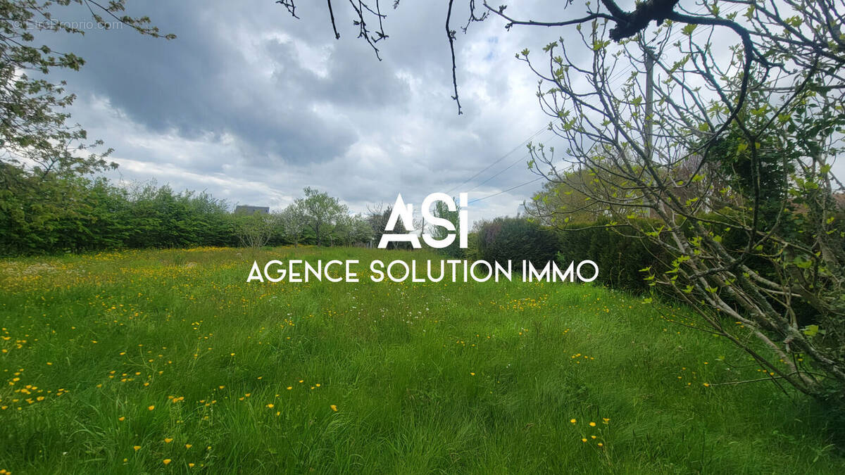 Terrain à SAINT-SYMPHORIEN