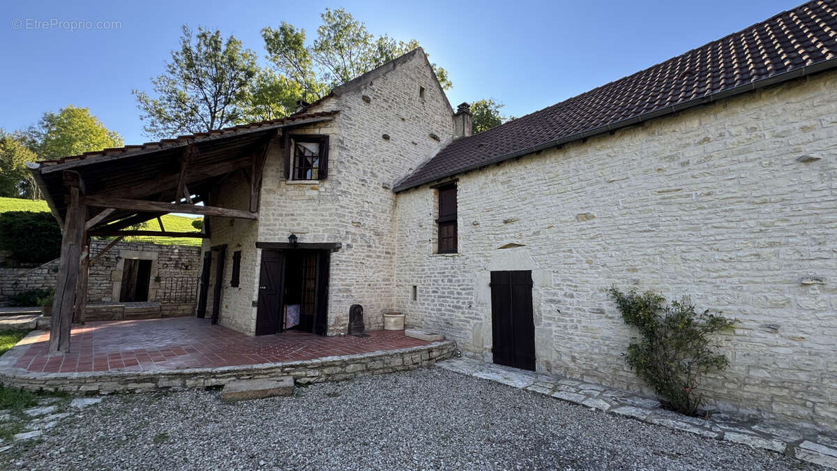 Maison à JOUX-LA-VILLE
