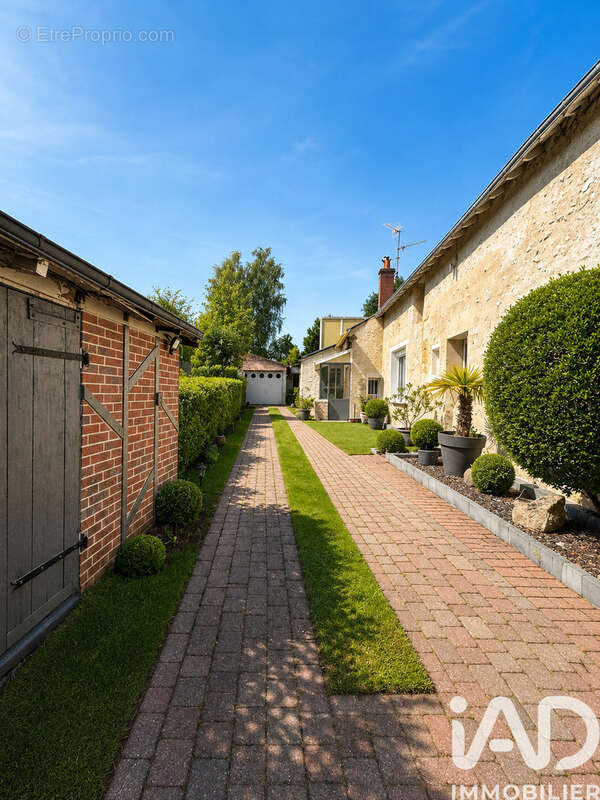 Maison 165 m² à Pont-De-Ruan  - photo 2