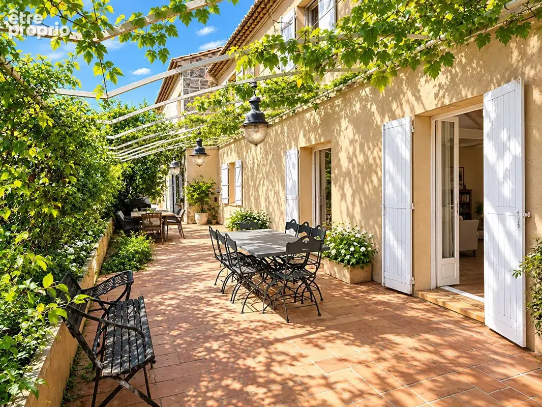 Maison Arles 8 pièce(s) 335m2 - photo 2