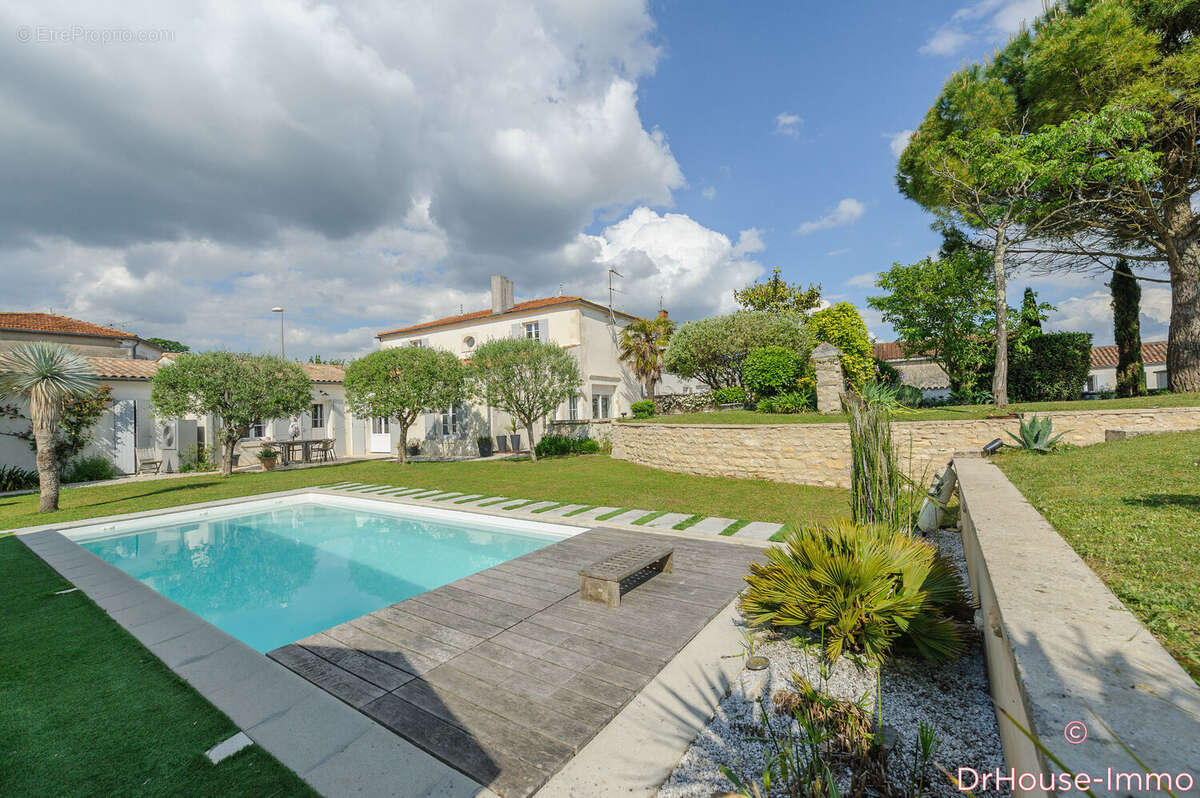 Maison 250 m² à Thaire  - photo 37