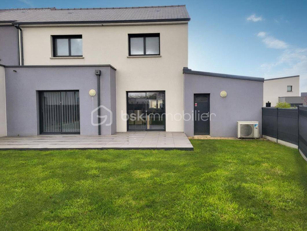 Maison à SAINT-MARTIN-DES-CHAMPS