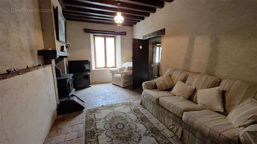 Maison à LUSSAC-LES-EGLISES