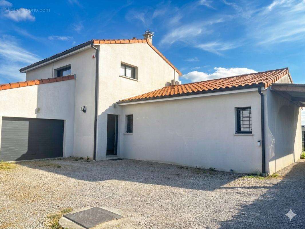 Maison à LA SALVETAT-SAINT-GILLES