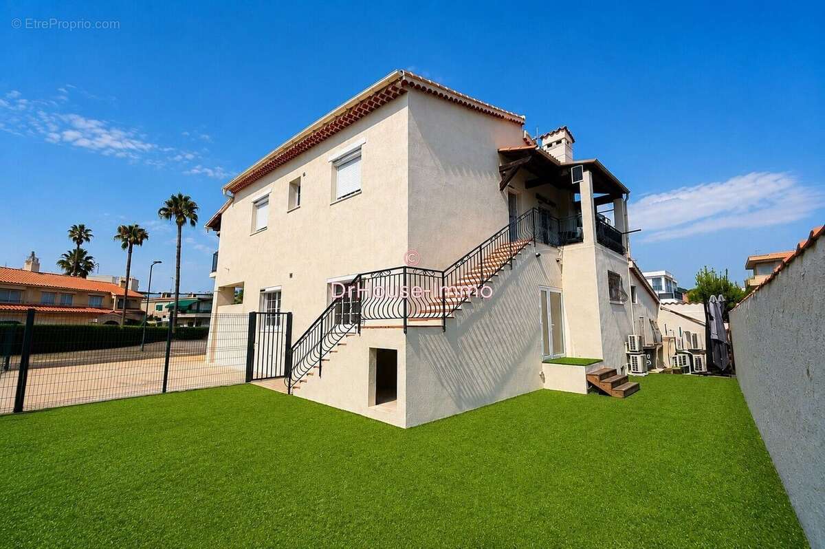 Appartement 100 m² à Villeneuve-Loubet  - photo 2