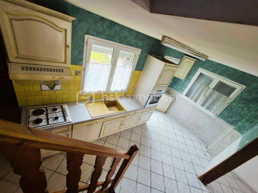 EXCLUSIVITÉ à vendre Maison 111 m² Terrain clos de 1 629 m², deux Dépendances et Garage – Gros potentiel à personnaliser - photo 5