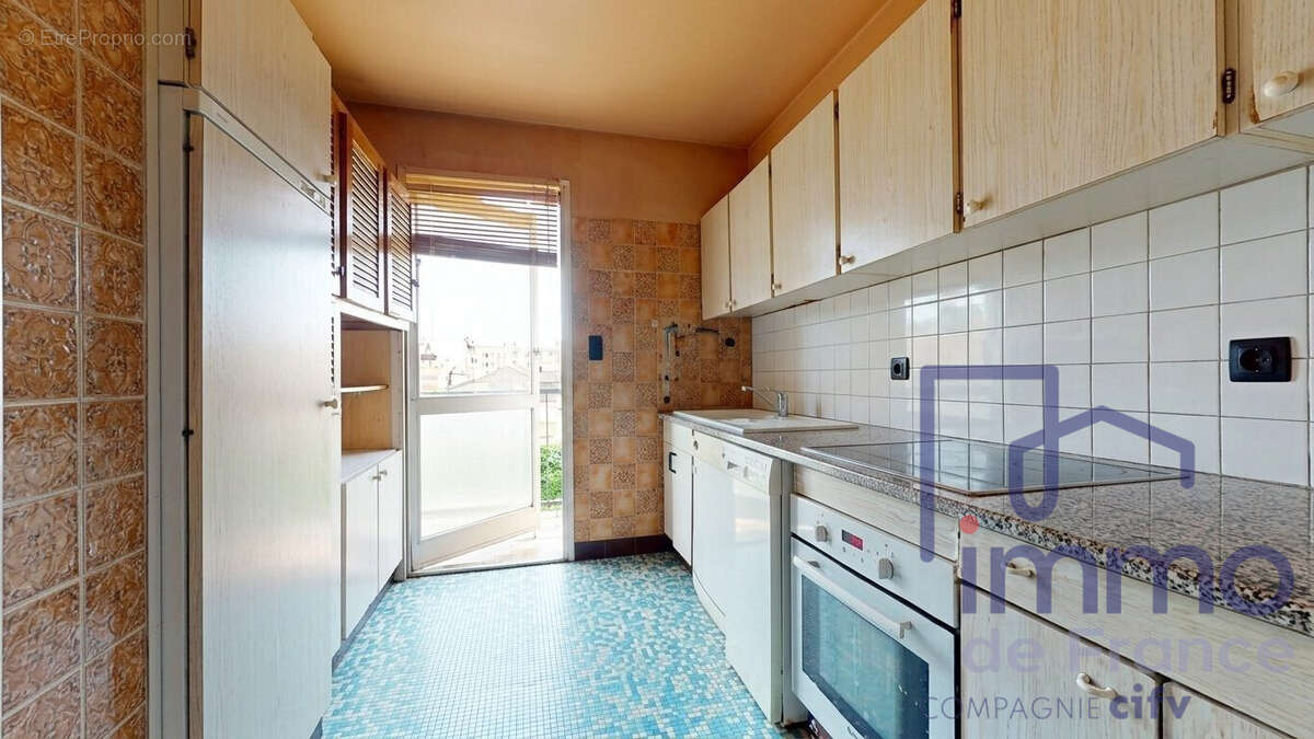 Appartement 82 m² à Saint-Etienne  - photo 2