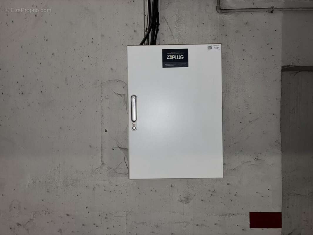 Parking à PARIS-11E