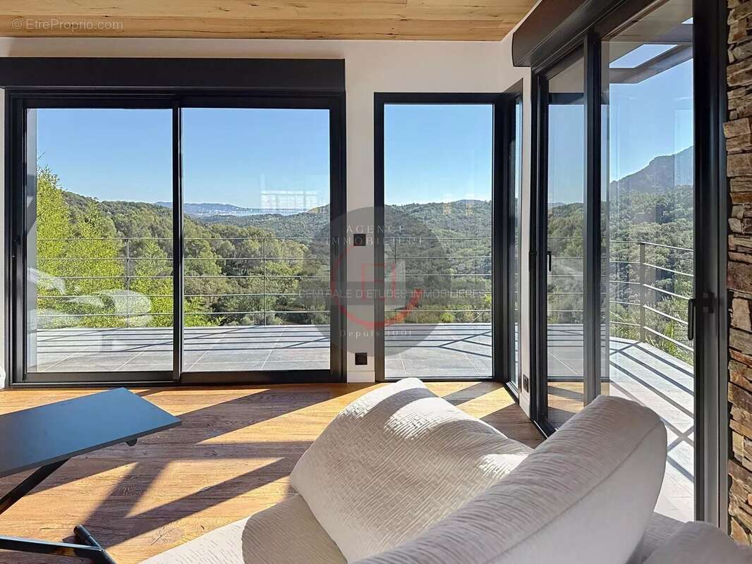 Maison à LES ADRETS-DE-L&#039;ESTEREL