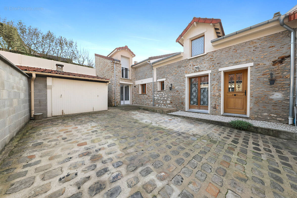 Maison à CORBEIL-ESSONNES