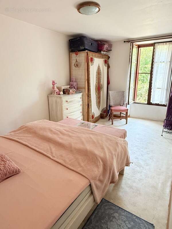 Longère en pierre 90m², sur terrain de 2379m² 69 990 € - photo 9