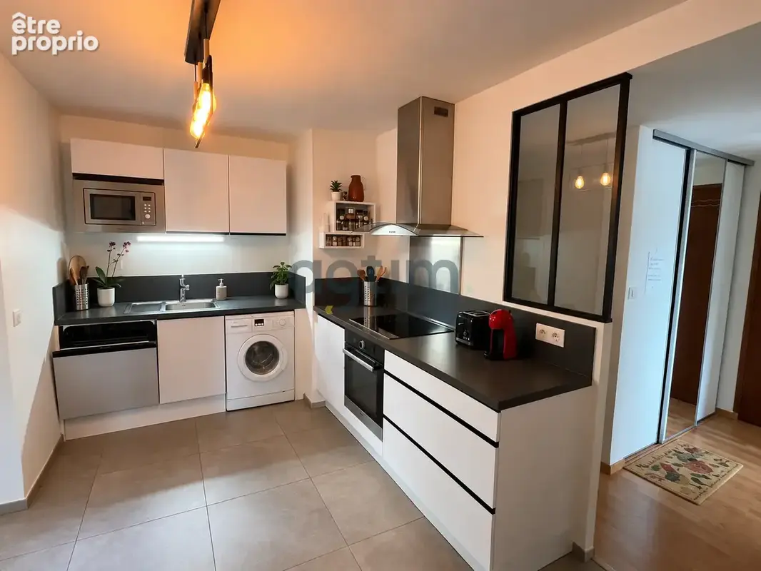 Appartement T4 entièrement rénové - QUARTIER DES HALLES - photo 2
