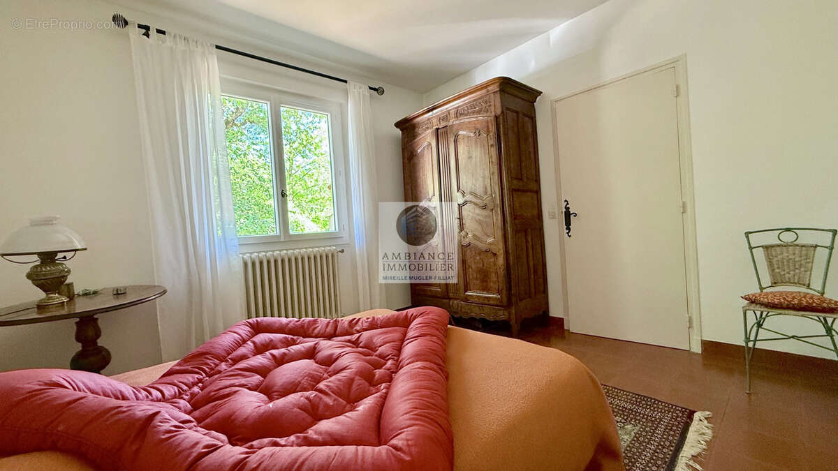 Maison à MONTELIER