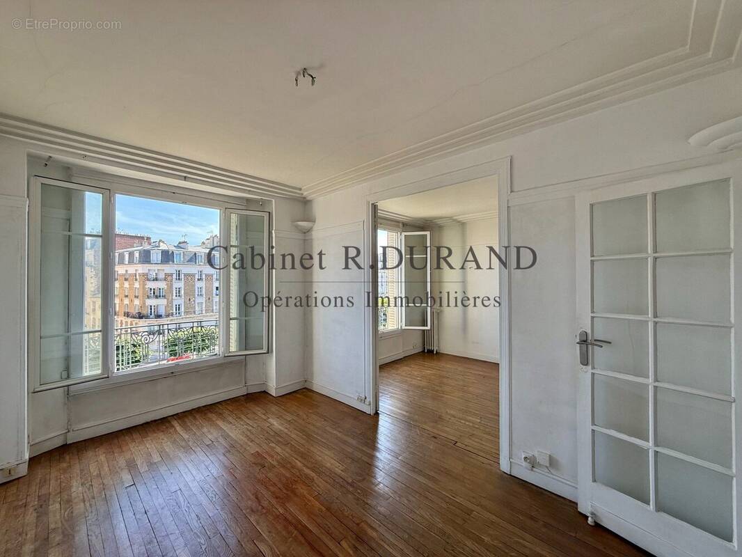 Appartement à COURBEVOIE