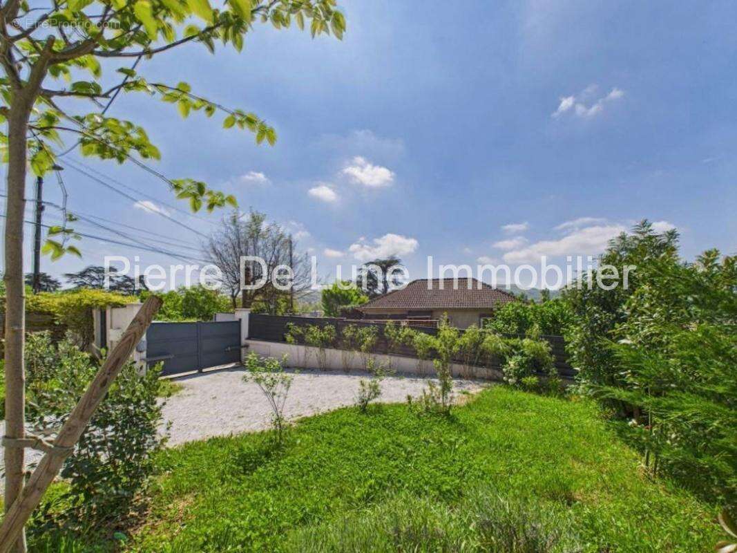 Maison à NEUVILLE-SUR-SAONE