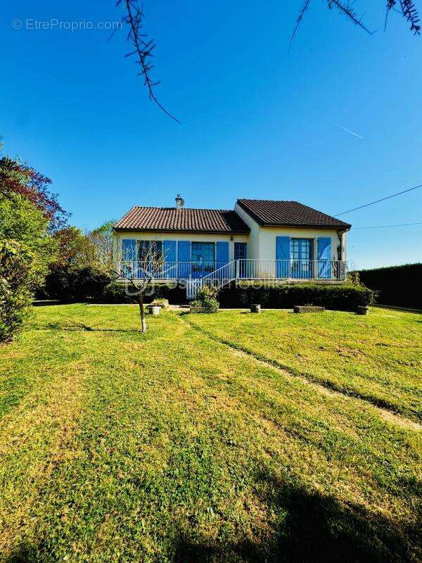 Charmante maison 130M² 4ch, garage + local pro ou locatif 3455M² terrain Savigné 86400 - photo 13