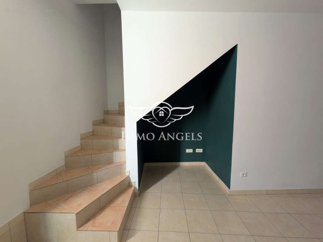 Salon - Maison à THEZAN-LES-BEZIERS