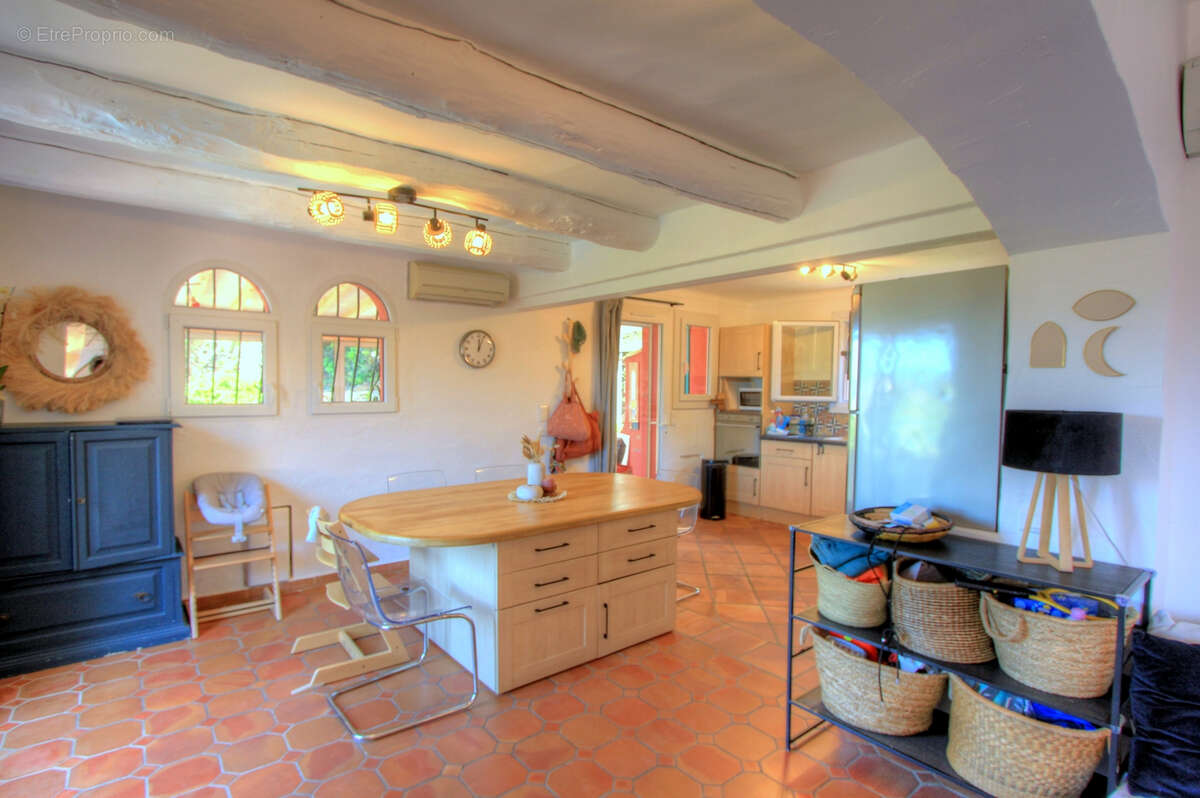 Villa 174m²  comprenant 9 pieces avec appartements independants, belle vue degagee, proche des plages et des commerces des issam - photo 6