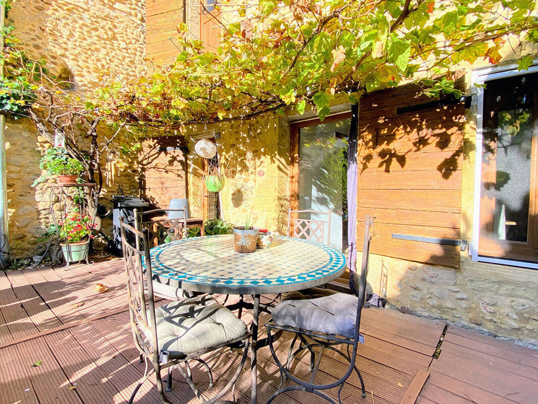 Maison à SAINT-LAURENT-DES-ARBRES