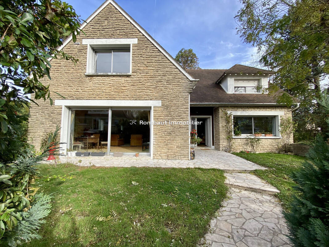 Maison à LA CELLE-SAINT-CLOUD