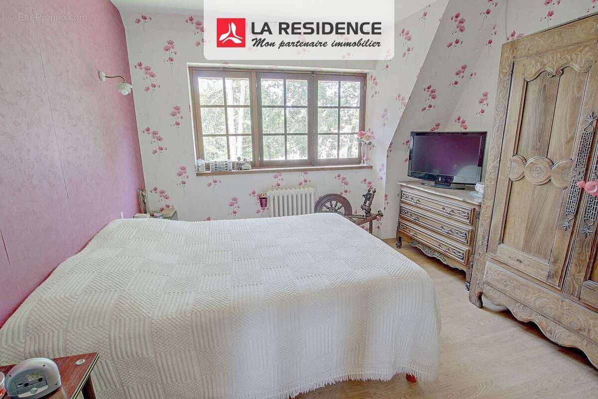 Maison 150 m² à Le Mesnil-Saint-Denis  - photo 8