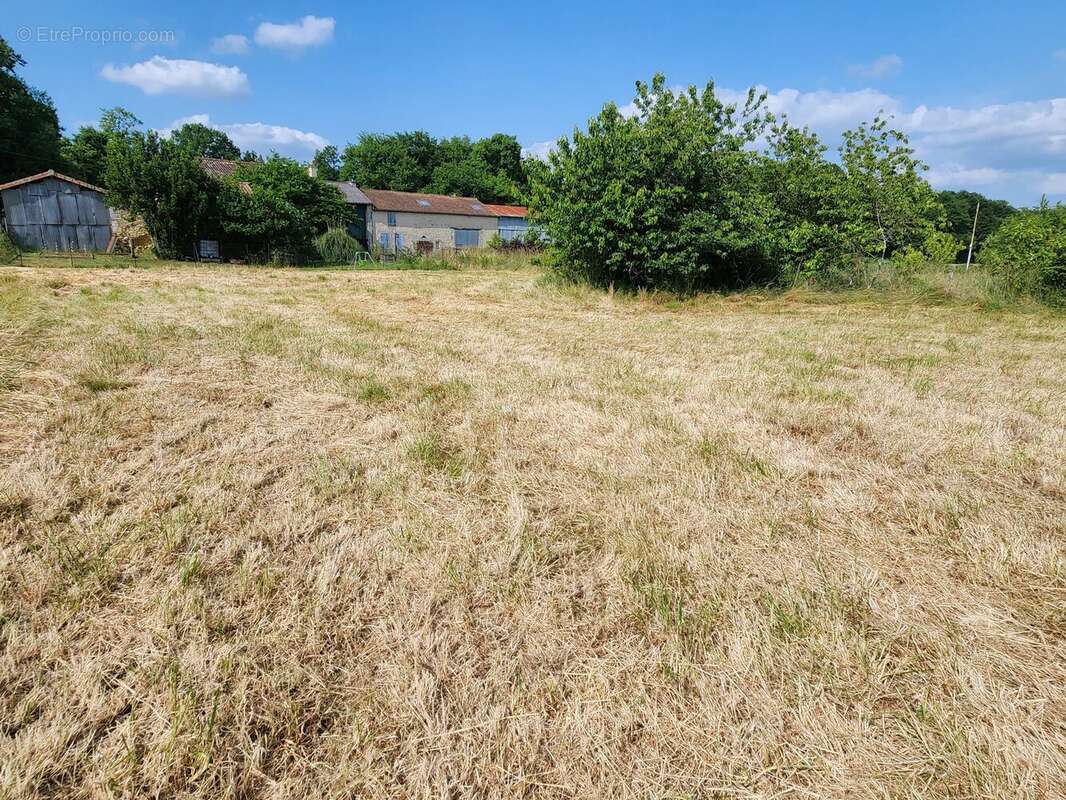 Terrain 1241 m² à Saint-Julien-L'ars  - photo 4