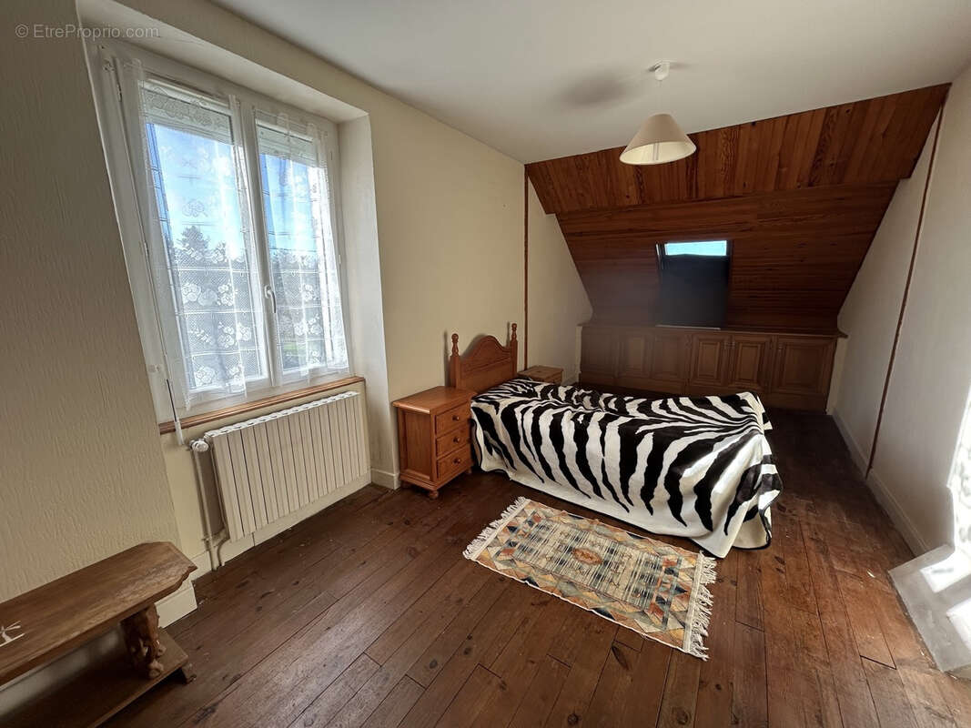 Maison à MARCILLAC-LA-CROISILLE