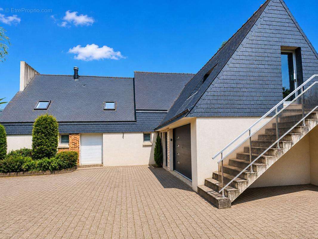 Magnifique propriété de 218 m² sur parc arboré de 3 748 m² avec hangar de 256 m² - photo 2