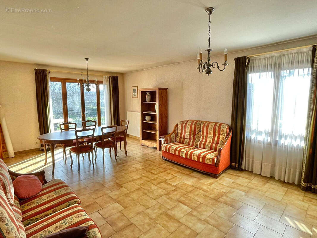 Maison à TASSIN-LA-DEMI-LUNE