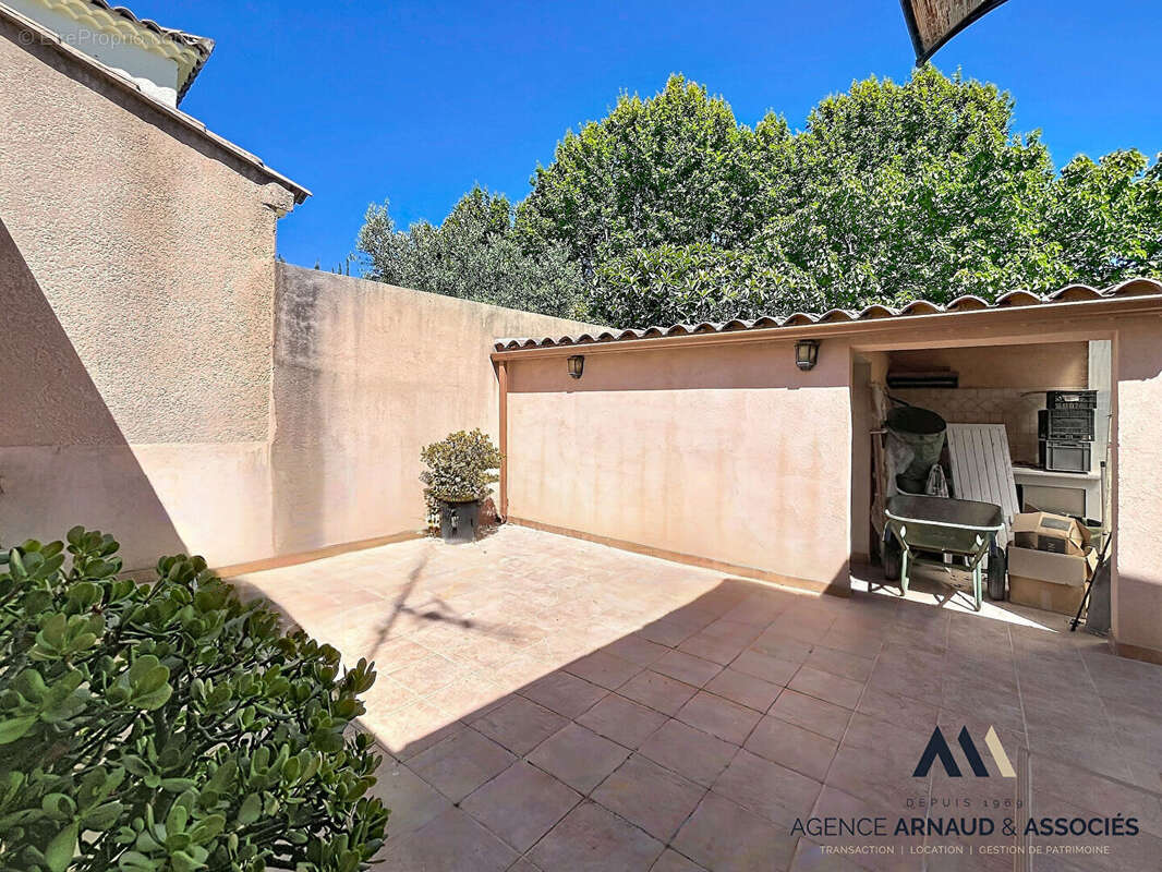 Exclusivité à Saint Cyr sur Mer : Charmante maison 4 pièces avec grand jardin - photo 13