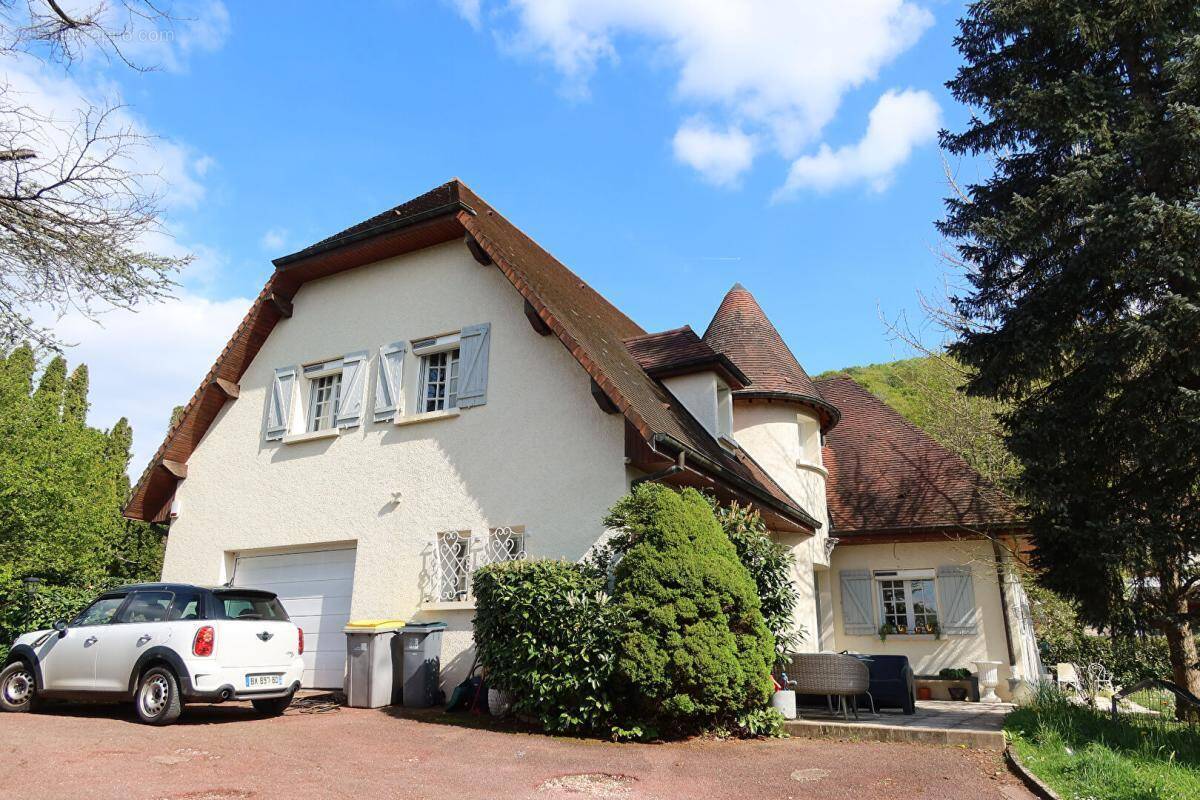 Maison à AVANNE-AVENEY
