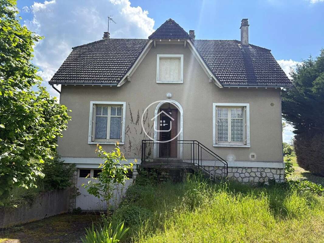 Maison à LES MONTILS