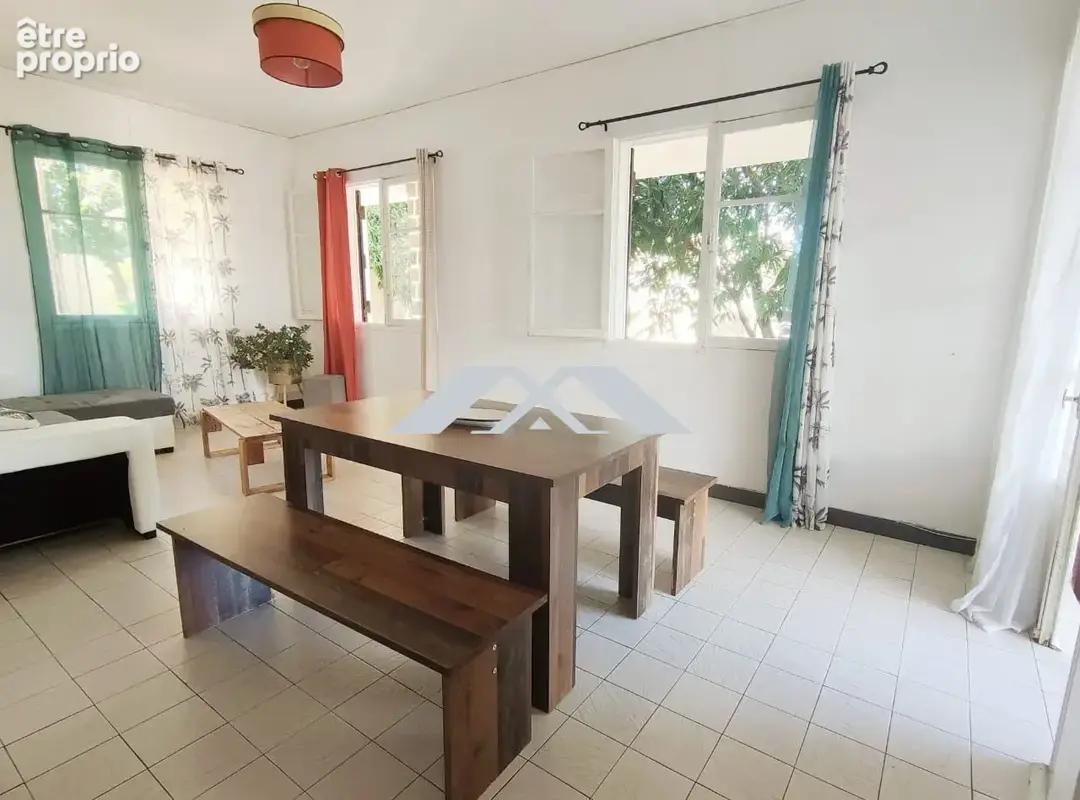 Maison 8 pièces 176 m² à vendre à Saint-Louis (97450) - photo 2