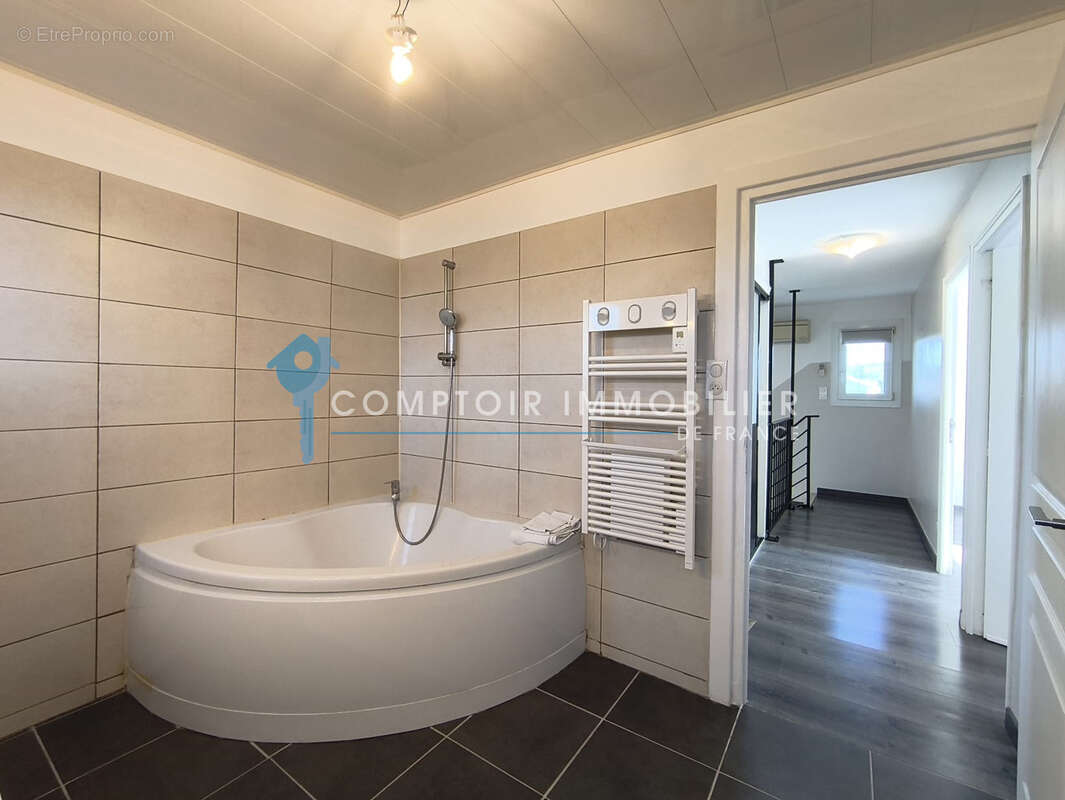 Maison à DOMAZAN