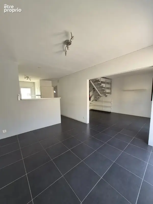 Maison t5 libre sur 3 faces avec garage - photo 2