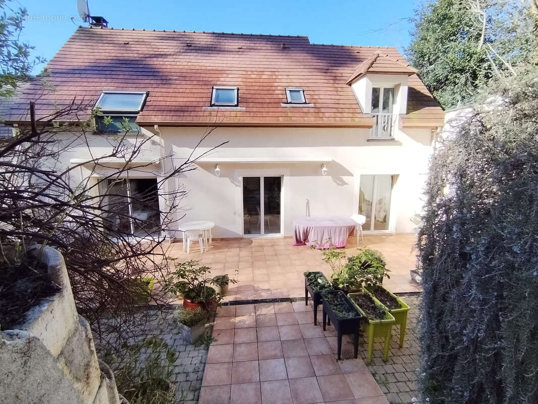 Maison à BUC