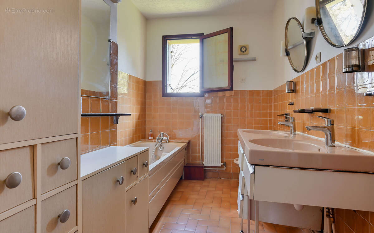 Maison à COLLONGES-AU-MONT-D'OR