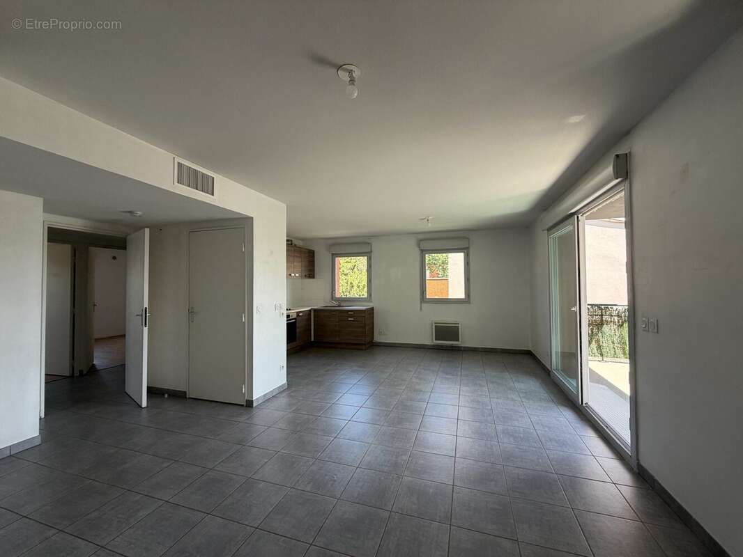 Appartement à LES ROCHES-DE-CONDRIEU