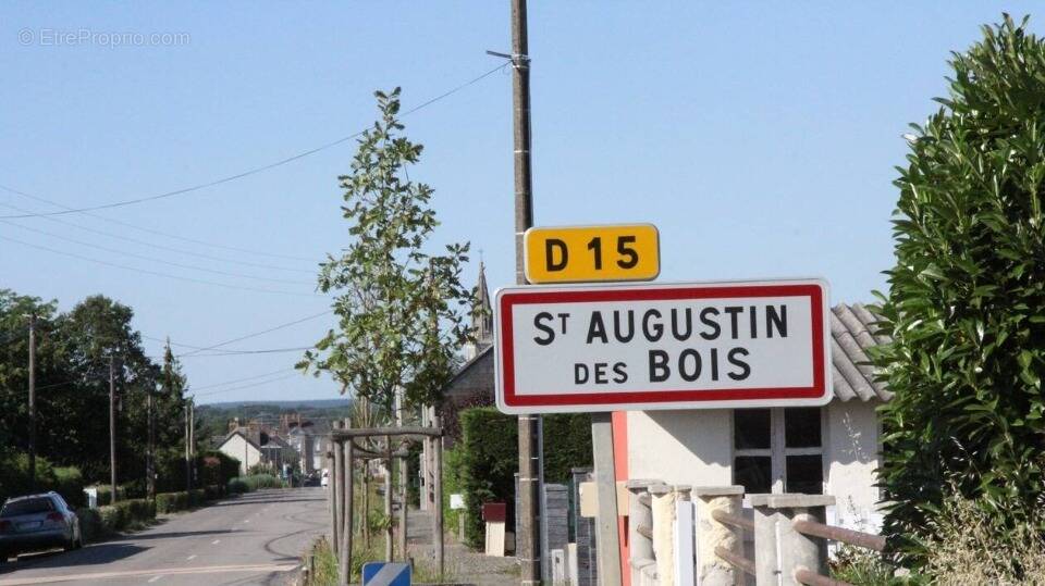 Terrain à SAINT-AUGUSTIN-DES-BOIS