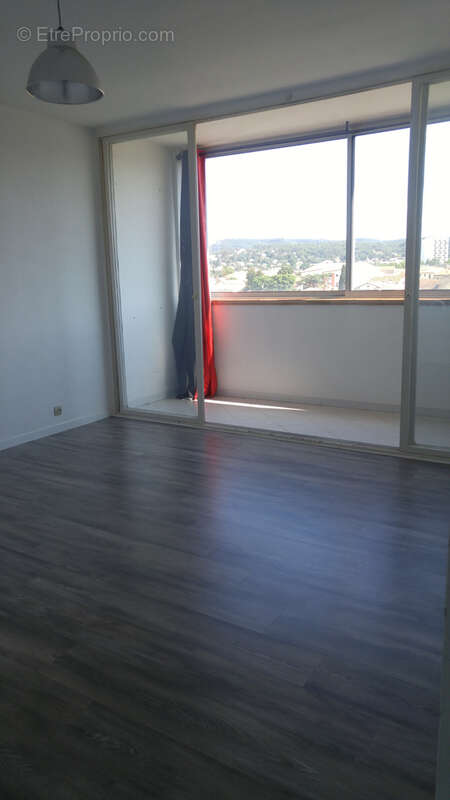 Appartement à BAGNOLS-SUR-CEZE
