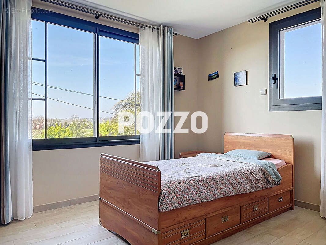 Maison à REGNEVILLE-SUR-MER