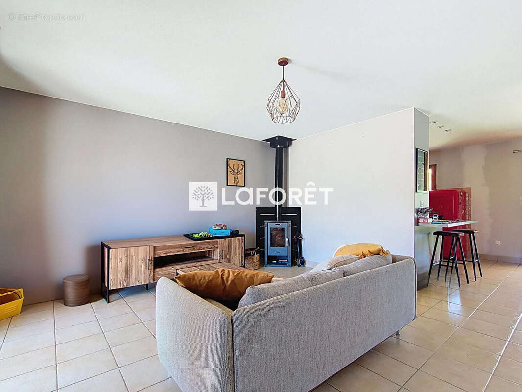 Maison Saint Nauphary 5 pièces 113 m2 avec piscine ! - photo 4