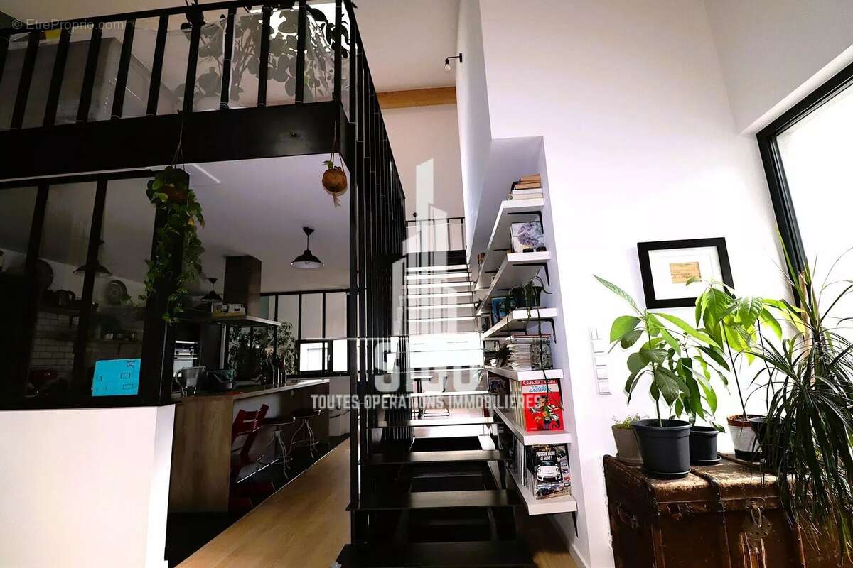 Maison à SURGY