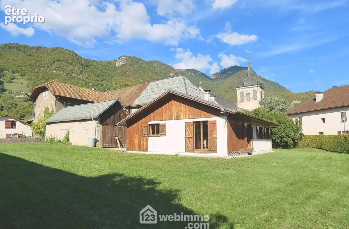 Il se compose d'un maison de plain pied de 88 m²...