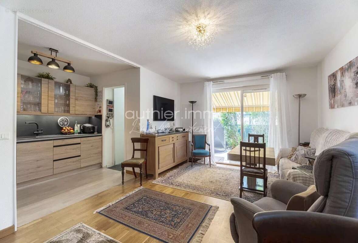 Appartement à MOUANS-SARTOUX