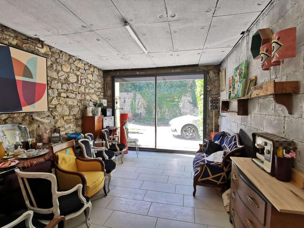   - Maison à SAINT-ETIENNE-DE-FONTBELLON