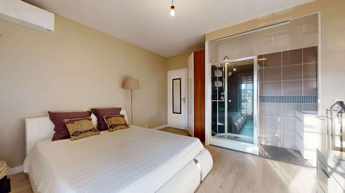 Appartement à VILLENEUVE-LOUBET