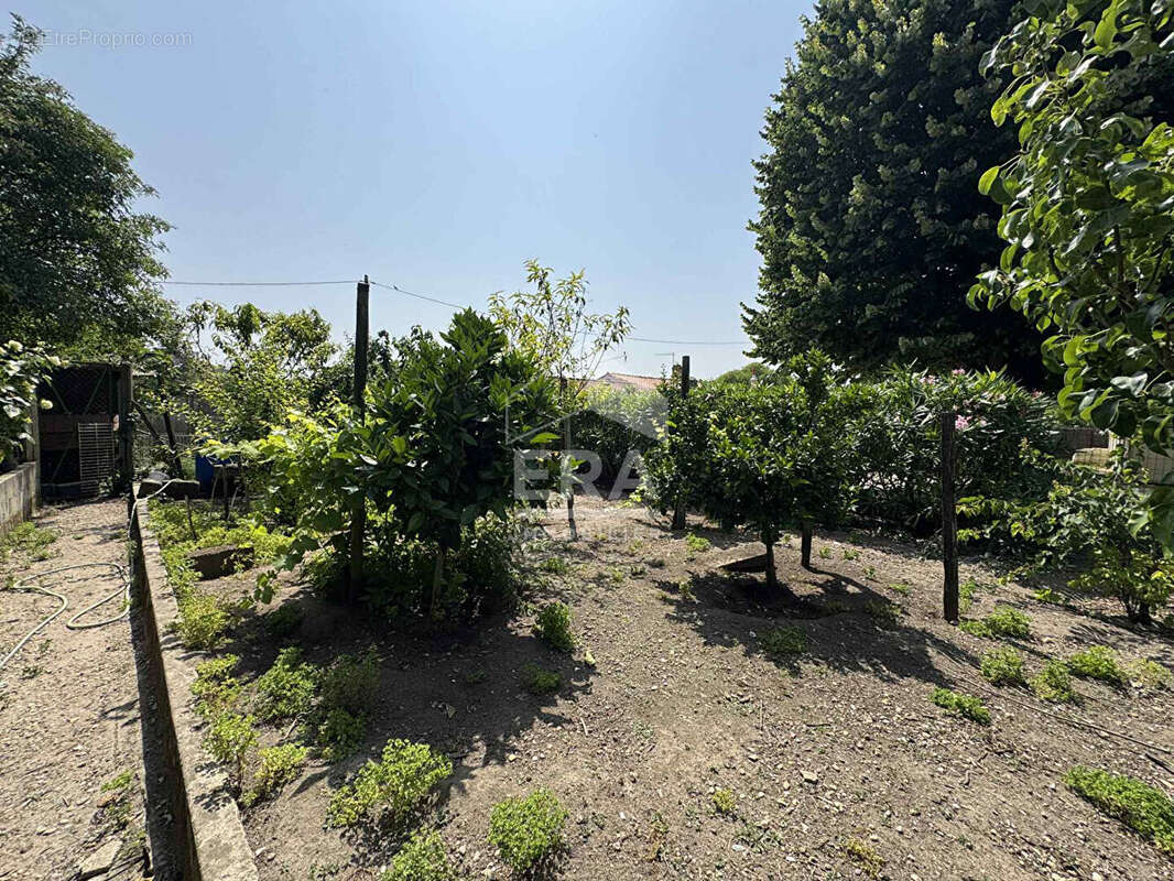 Maison à PRIGNAC-ET-MARCAMPS